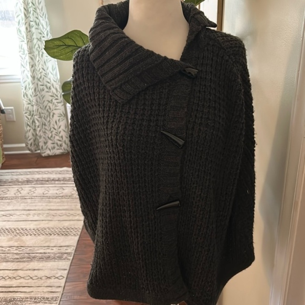 Gray knitted Shaw sweater size Small